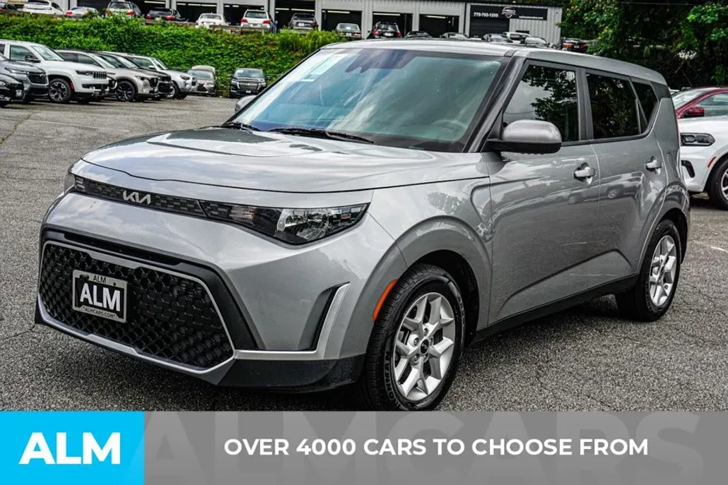 2023 Kia Soul LX photo 1