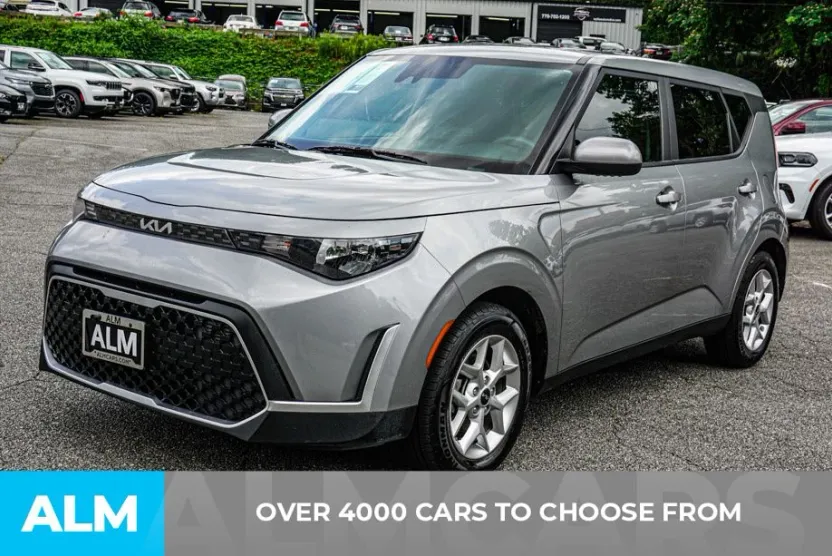 2023 Kia Soul LX photo 1