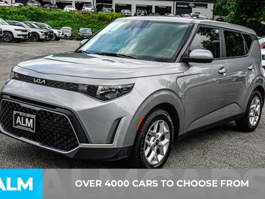 2023 Kia Soul LX photo 1