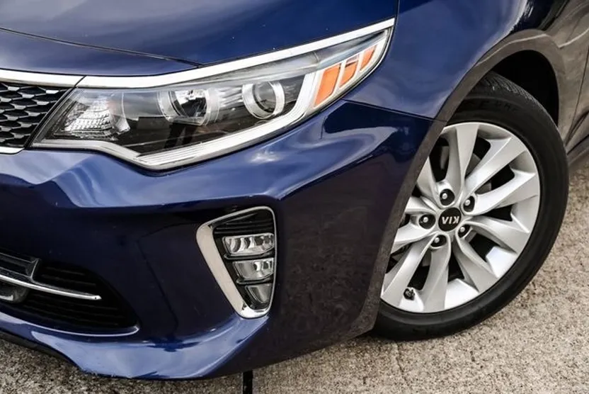 2018 Kia Optima S photo 1