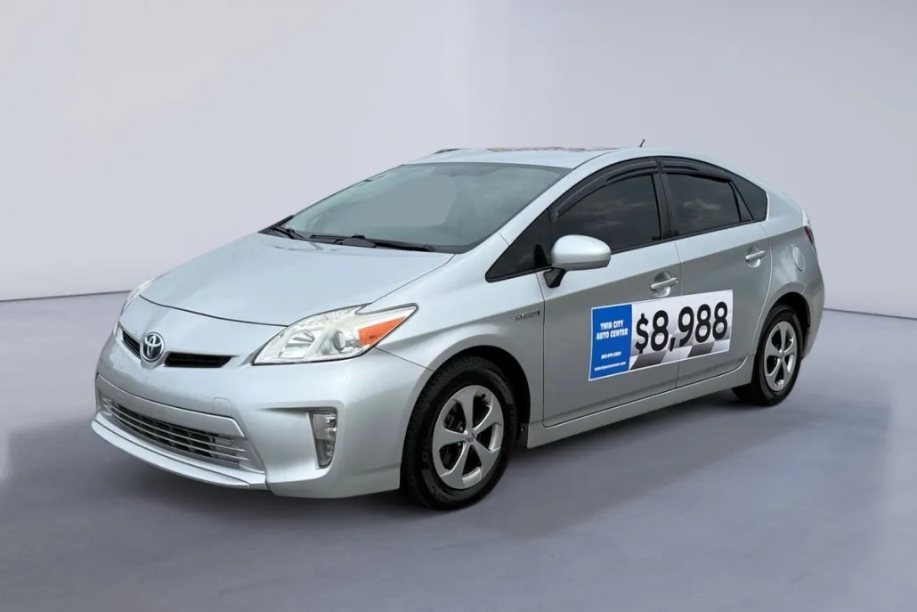 2015 Toyota Prius Four photo 1