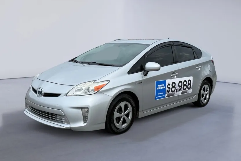2015 Toyota Prius Four photo 1