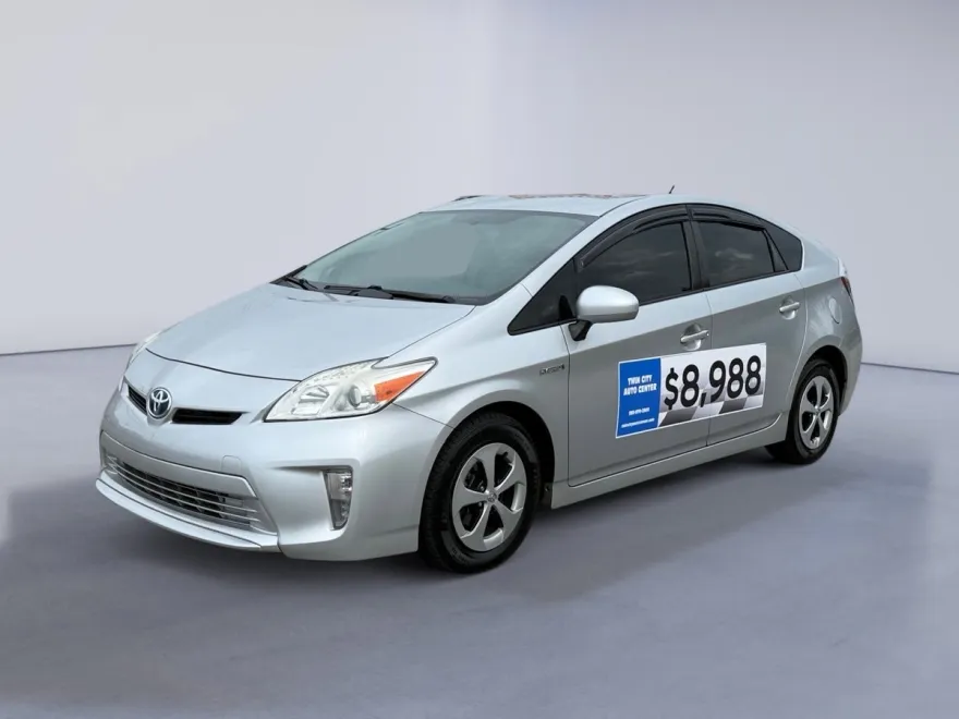 2015 Toyota Prius Four photo 1