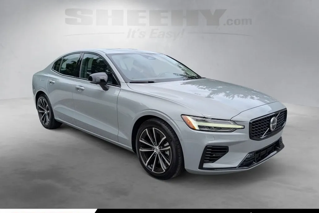 2025 Volvo S60 T8 Plus photo 1