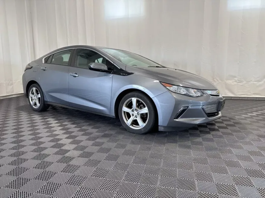 2018 Chevrolet Volt LT photo 1