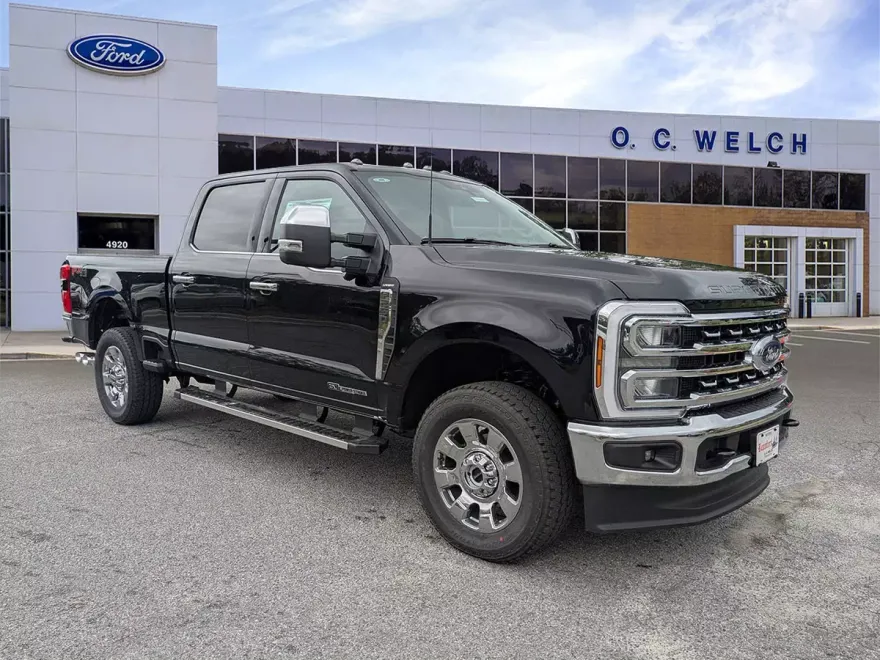 2025 Ford F-250 Lariat photo 1