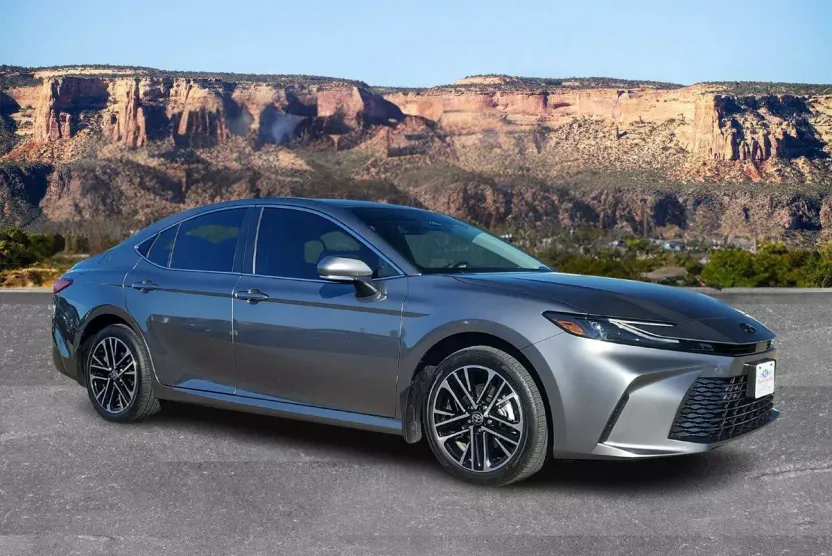 2025 Toyota Camry XLE photo 1