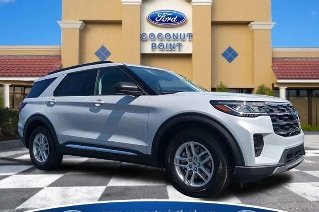 2025 Ford Explorer photo 1