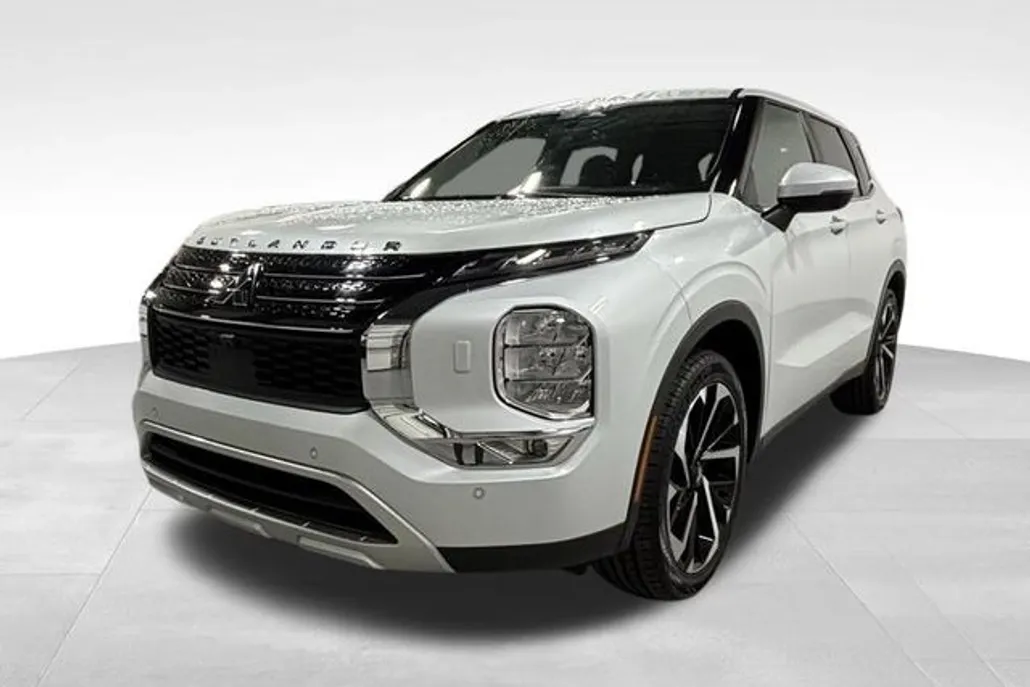 2022 Mitsubishi Outlander Black Edition LE SEL GT photo 1
