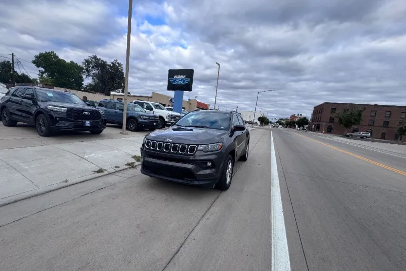 2024 Jeep Compass Latitude photo 1