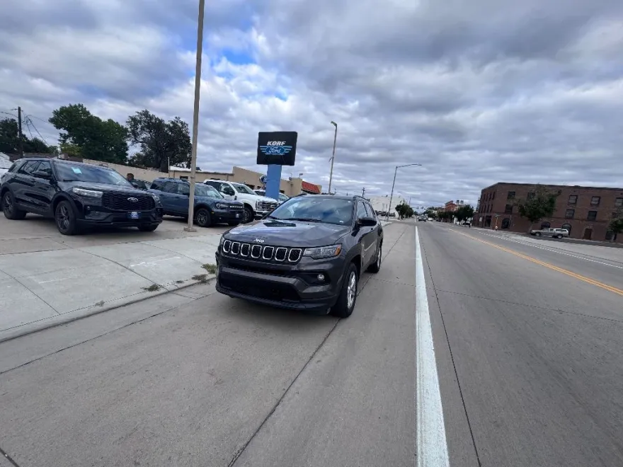 2024 Jeep Compass Latitude photo 1