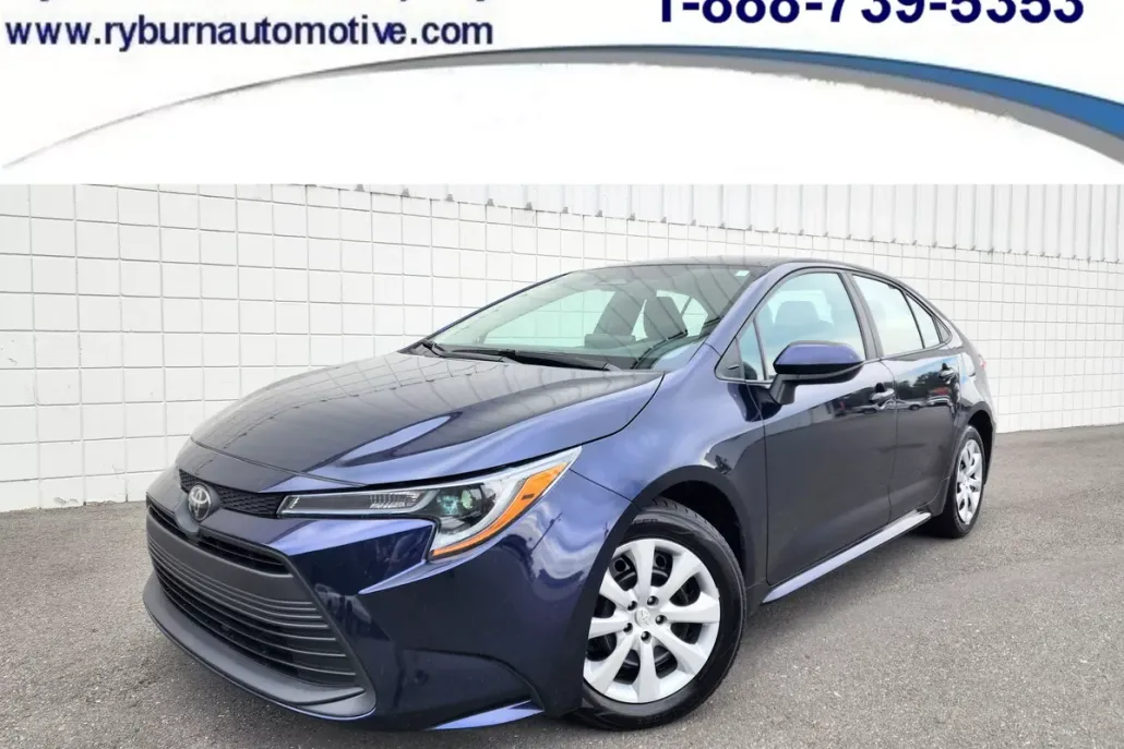 2024 Toyota Corolla LE photo 1