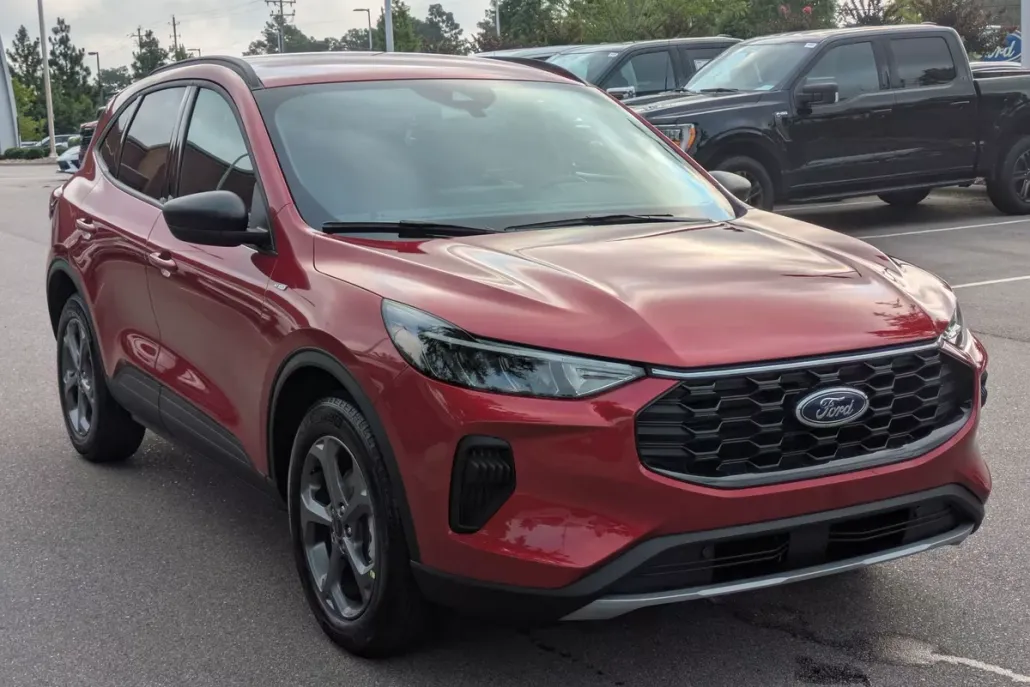 2025 Ford Escape ST-Line photo 1