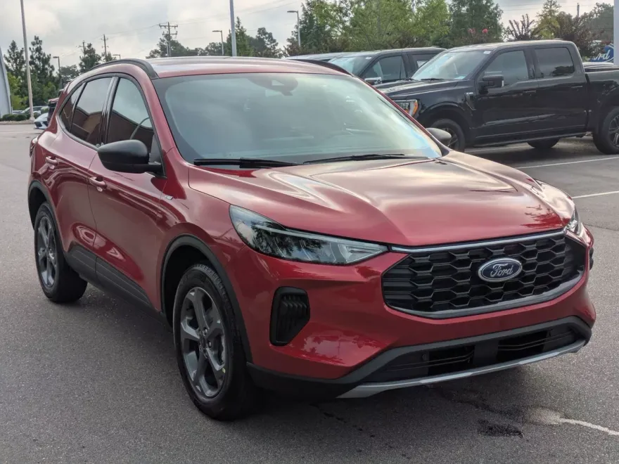 2025 Ford Escape ST-Line photo 1