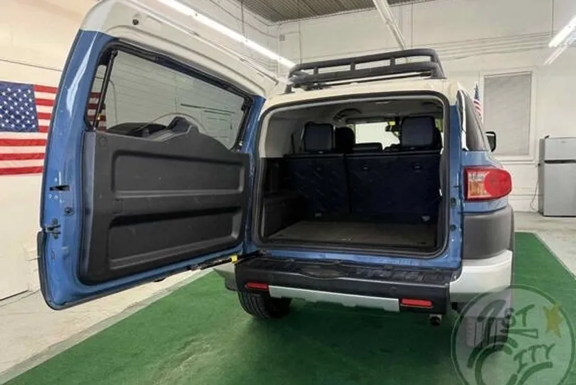 2011 Toyota FJ Cruiser Base photo 1
