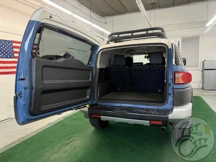 2011 Toyota FJ Cruiser Base photo 1