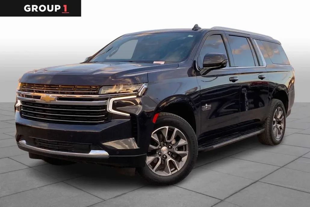 2022 Chevrolet Suburban LT photo 1