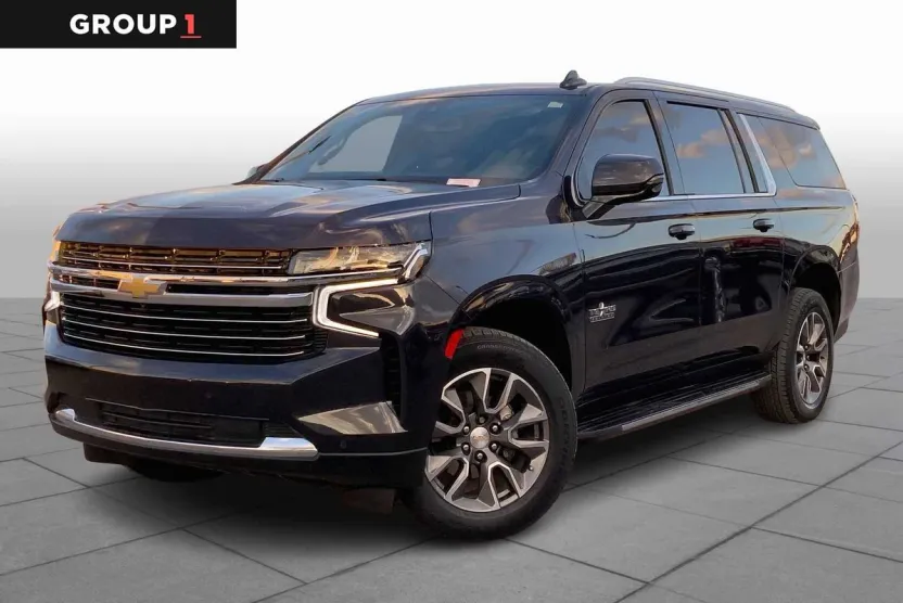 2022 Chevrolet Suburban LT photo 1
