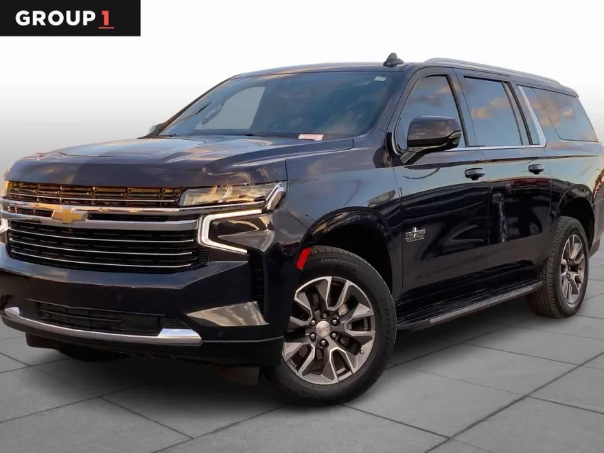 2022 Chevrolet Suburban LT photo 1