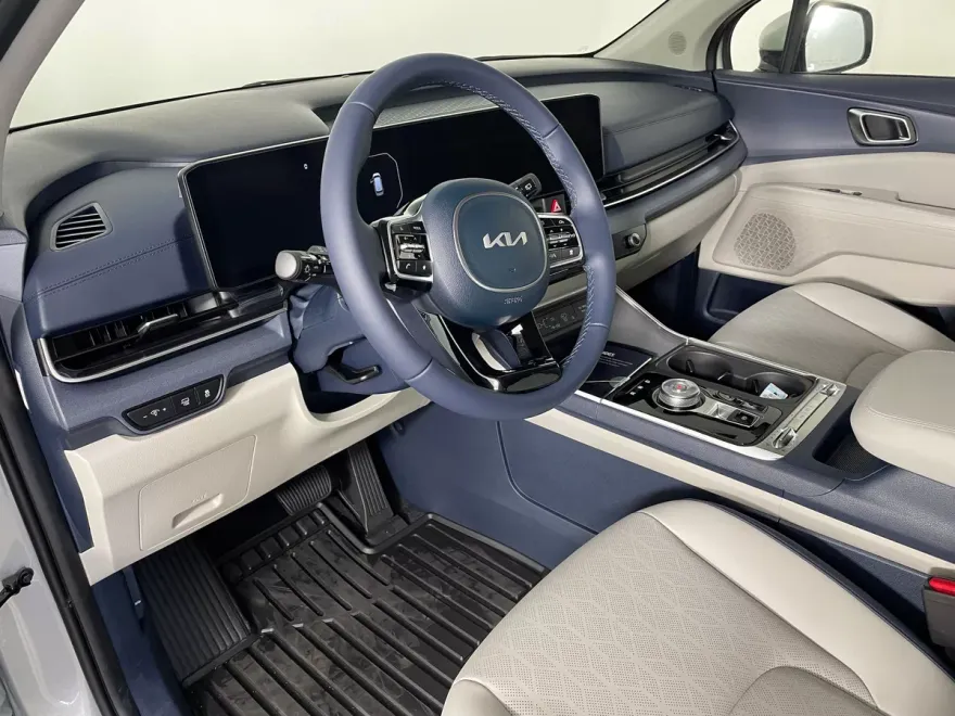2026 Kia Carnival SX photo 1