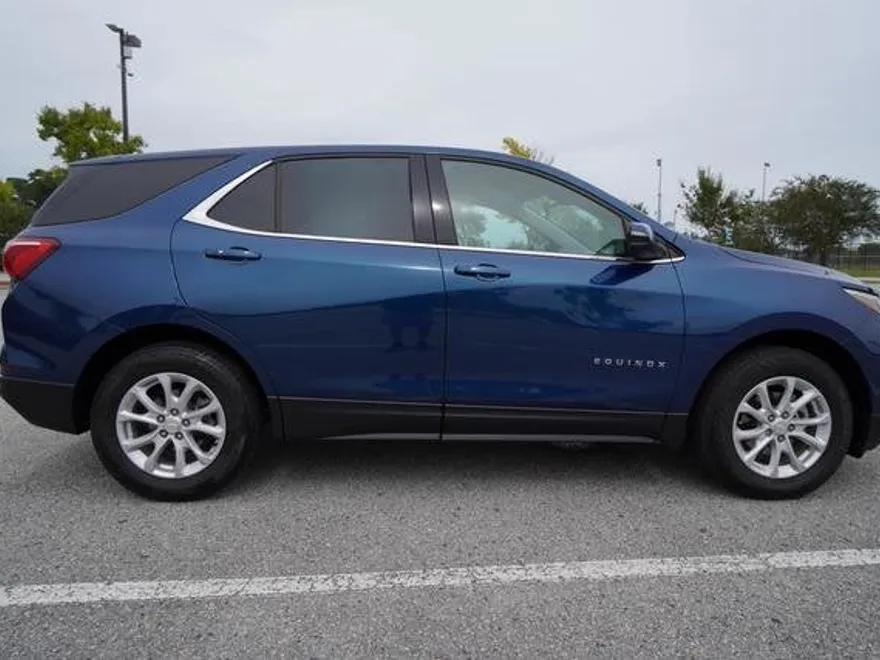 2019 Chevrolet Equinox LT photo 1