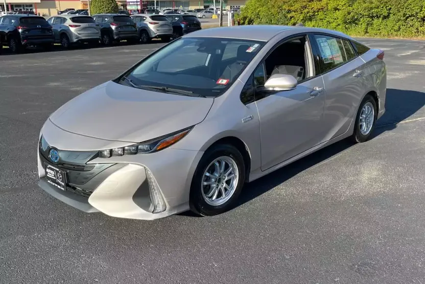 2020 Toyota Prius Prime LE photo 1