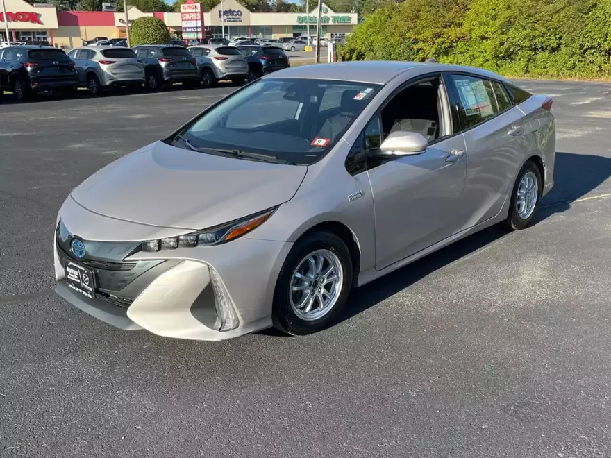 2020 Toyota Prius Prime LE photo 1