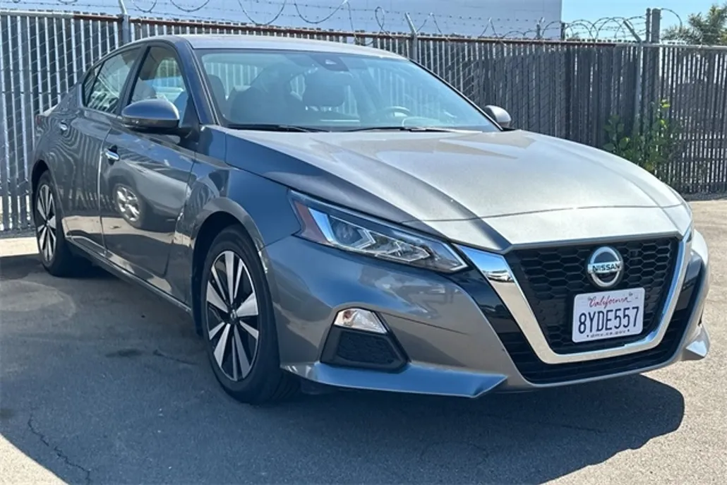 2021 Nissan Altima 2.5 SV photo 1
