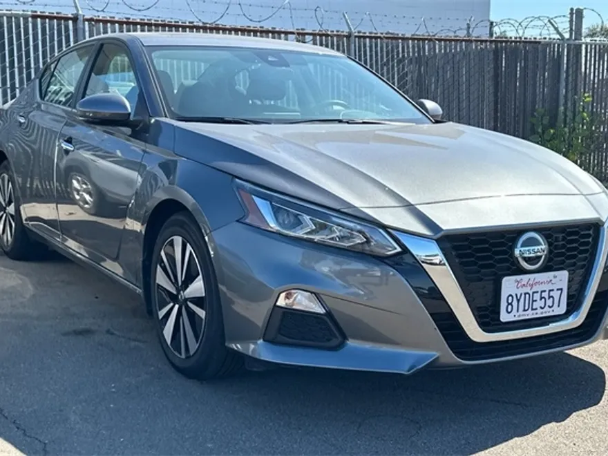 2021 Nissan Altima 2.5 SV photo 1