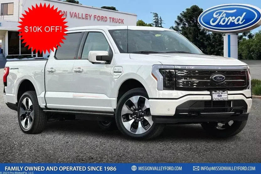 2023 Ford F-150 Lightning Platinum photo 1