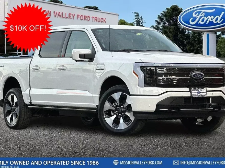 2023 Ford F-150 Lightning Platinum photo 1