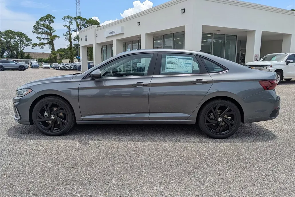 2025 Volkswagen Jetta 1.5T SE photo 1