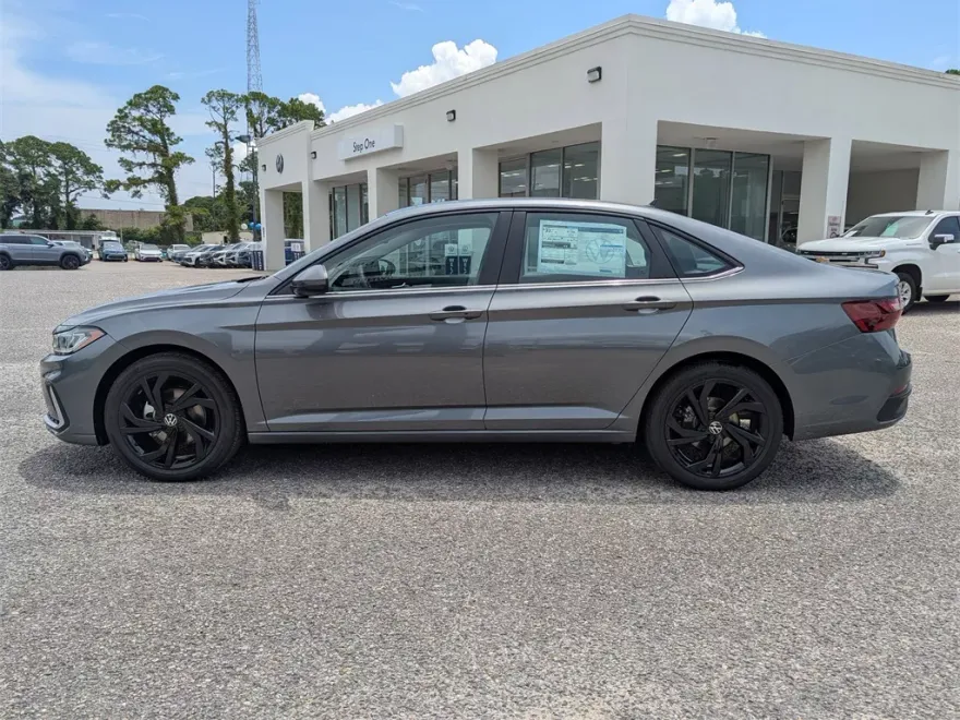 2025 Volkswagen Jetta 1.5T SE photo 1
