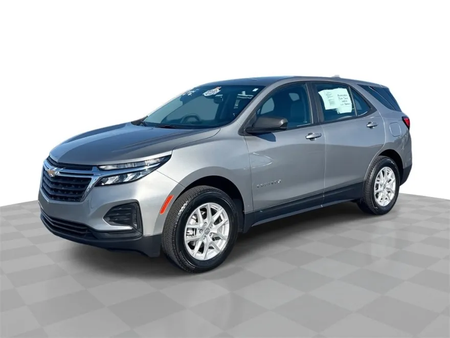 2024 Chevrolet Equinox LS photo 1