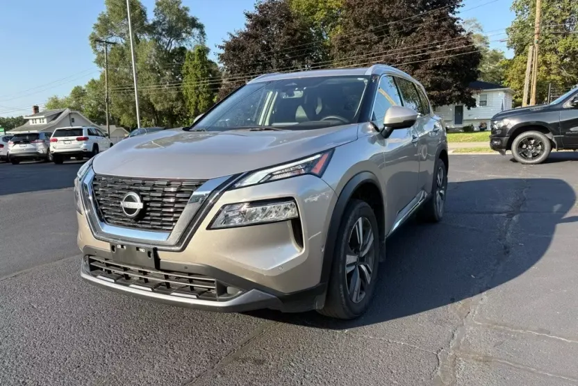 2023 Nissan Rogue SL photo 1