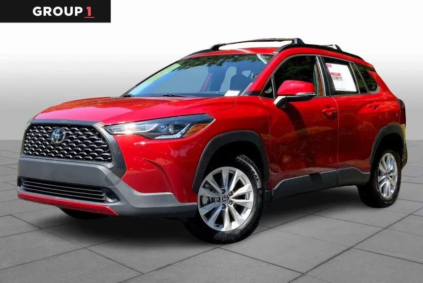 2022 Toyota Corolla Cross LE photo 1