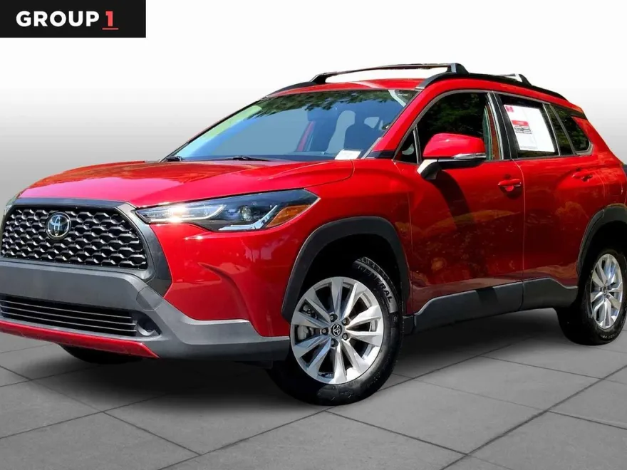 2022 Toyota Corolla Cross LE photo 1