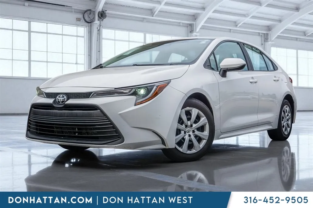 2023 Toyota Corolla LE photo 1