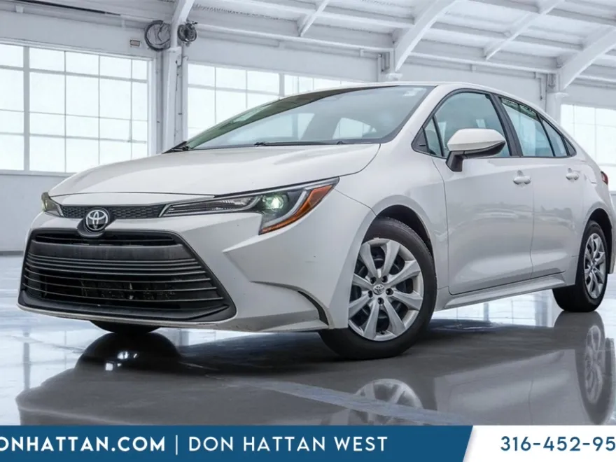 2023 Toyota Corolla LE photo 1