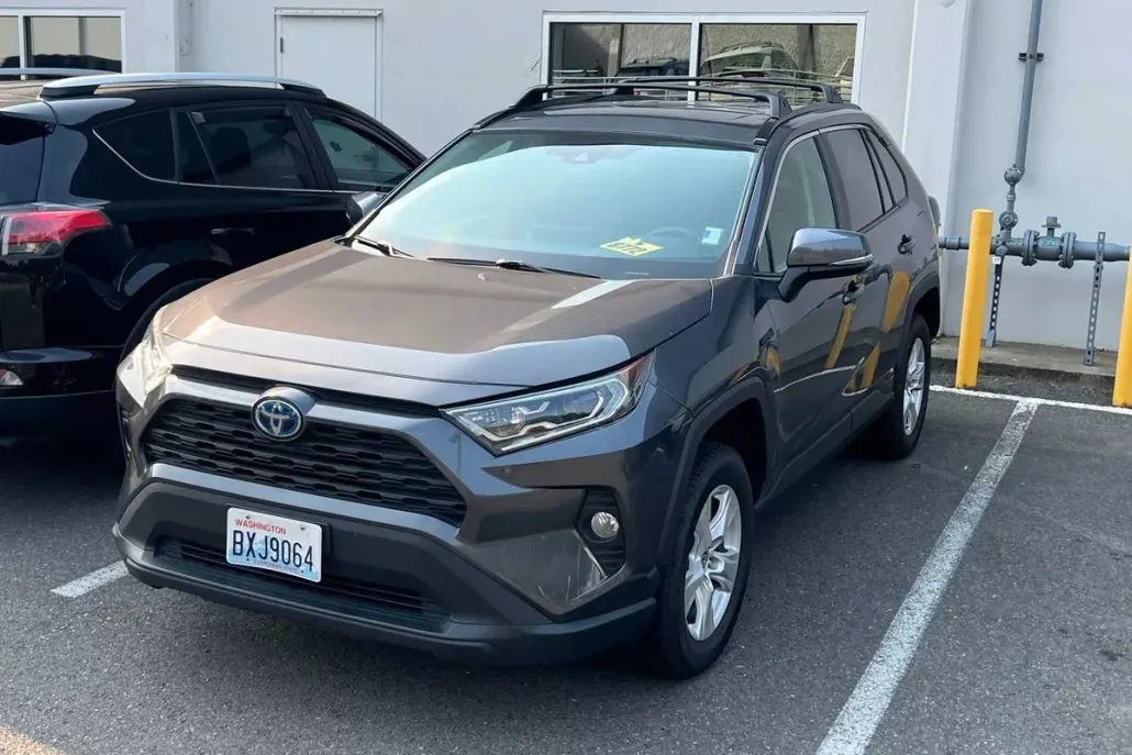 2021 Toyota RAV4 Hybrid XLE photo 1