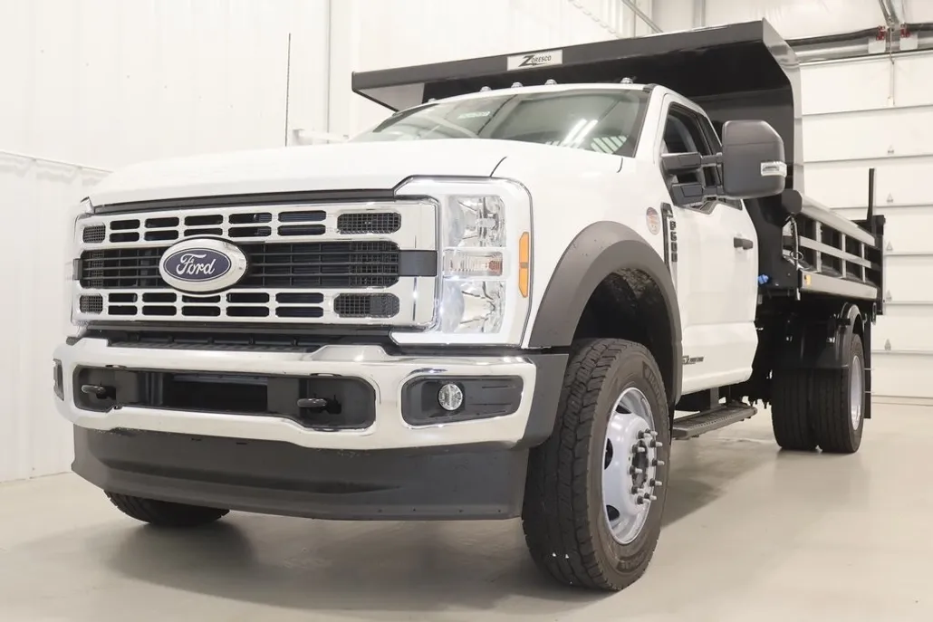 2025 Ford F-600 photo 1