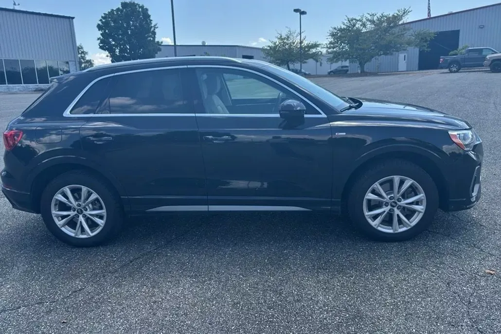 2021 Audi Q3 S line Premium 45 TFSI photo 1