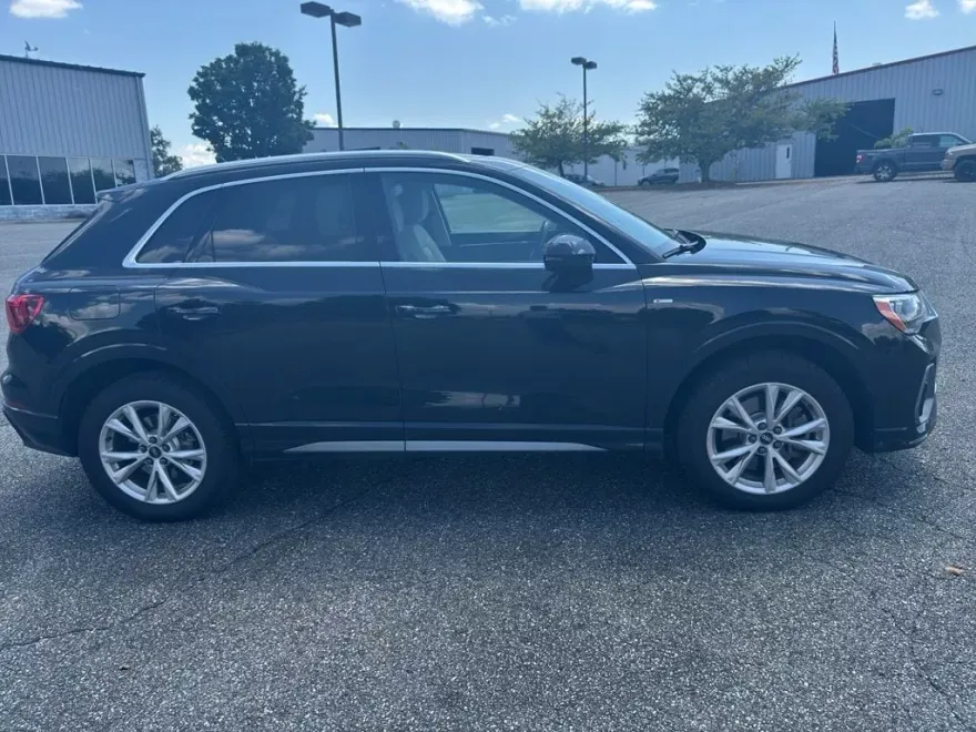 2021 Audi Q3 S line Premium 45 TFSI photo 1