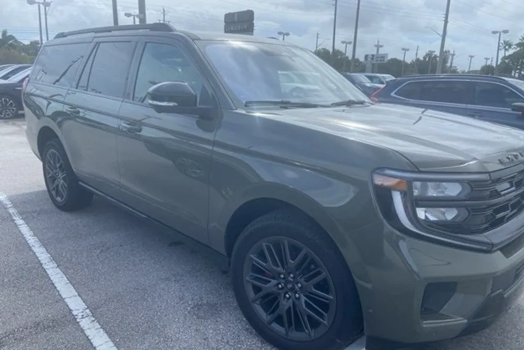 2025 Ford Expedition MAX Platinum photo 1