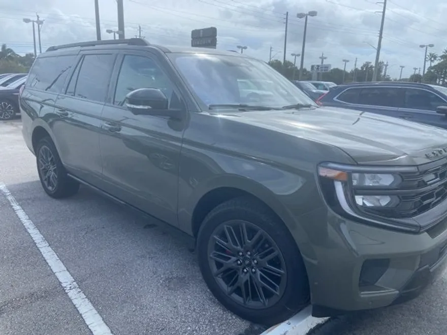 2025 Ford Expedition MAX Platinum photo 1