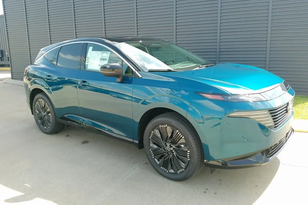 2025 Nissan Murano Platinum photo 1