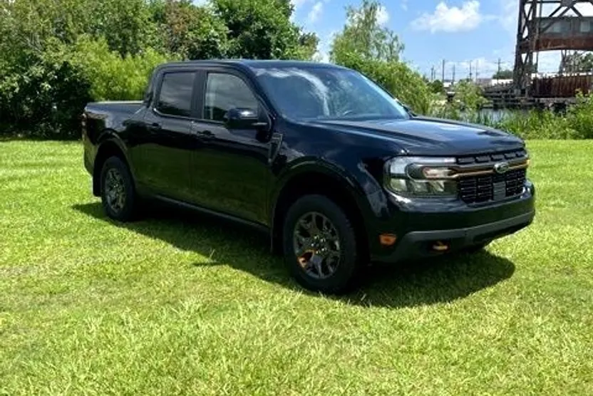 2024 Ford Maverick Lariat Tremor photo 1