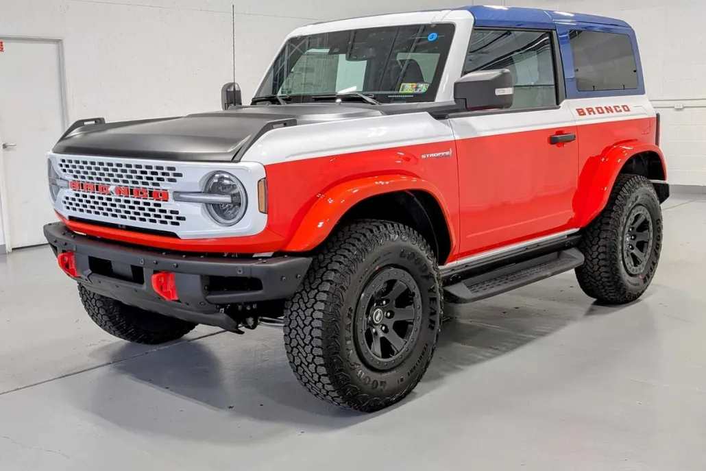 2025 Ford Bronco First Edition photo 1