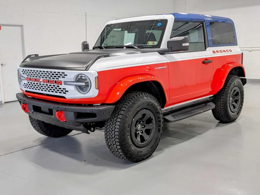 2025 Ford Bronco First Edition photo 1