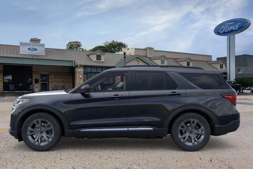 2025 Ford Explorer photo 1